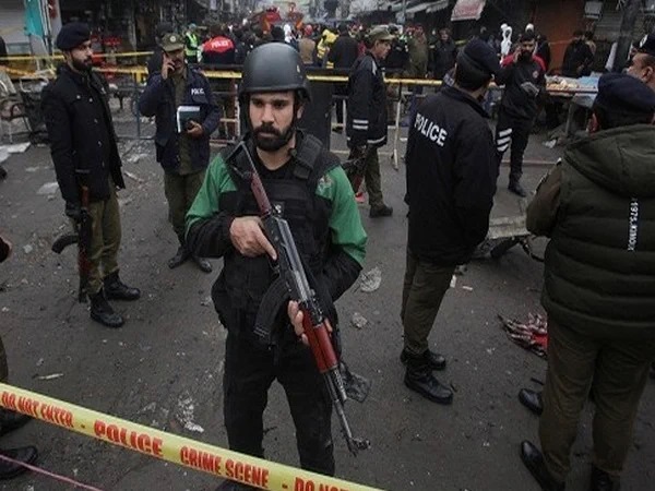 पाकिस्तान के खैबर पख्तूनख्वा प्रांत में राजनीतिक दल की बैठक में आत्मघाती विस्फोट;  35 लोगों की मौत, 200  से ज्यादा घायल