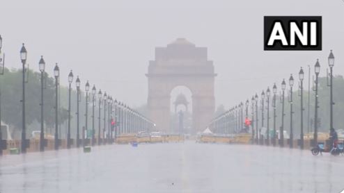 राजधानी दिल्ली-एनसीआर में तेज हवाओं के साथ बारिश, दृश्यता कम होने से उड़ानों पर असर