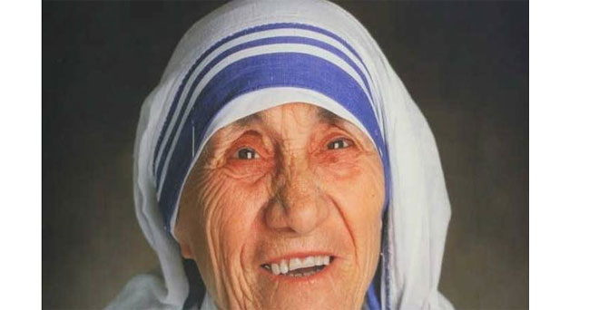 मदर टेरेसा को आज दी जाएगी संत की उपाधि
