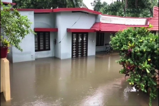 केरल में भारी बारिश से 42 लोगों की मौत, यूएई ने केरल यात्रा को लेकर जारी की एडवाइजरी