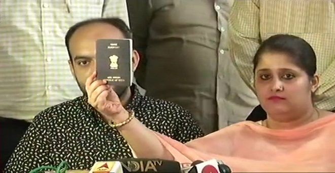 हिंदू-मुस्लिम कपल को मिला पासपोर्ट, अफसर ने दी सफाई