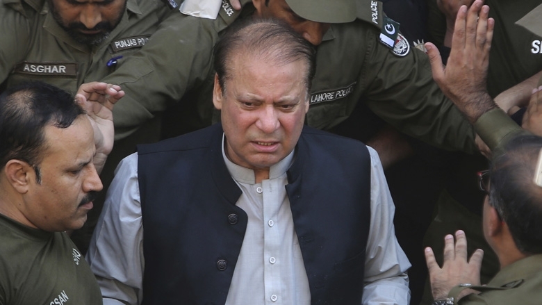 जेल की सजा काट रहे पूर्व पाकिस्तानी प्रधानमंत्री नवाज शरीफ की हालत नाजुक, इलाज के लिए लंदन रवाना