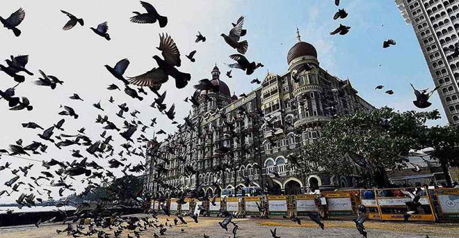 26/11 मुंबई आतंकी हमले के 7 साल, शहीदों को श्रद्धांजलि