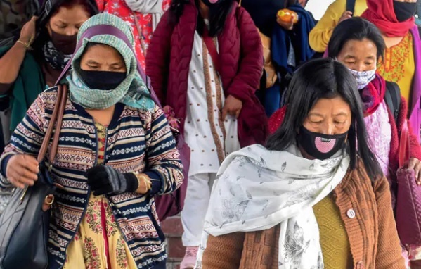 कोरोना का कहर: नगालैंड में सार्वजनिक स्थानों पर मास्क पहनना और सैनिटाइजर ले जाना अनिवार्य