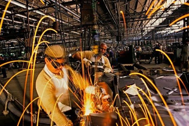 15 औद्योगिक क्षेत्रों में फिर शुरू हो सकता है काम, वाणिज्य और उद्योग मंत्रालय ने की सिफारिश
