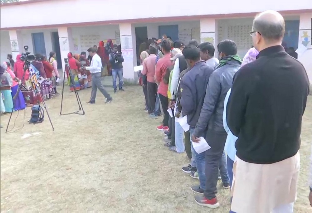 झारखंड विधानसभा चुनाव: 17 सीटों पर वोटिंग जारी, 1 बजे तक 45.14 प्रतिशत मतदान