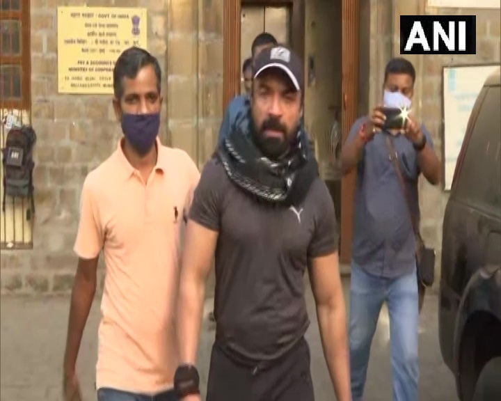 NCB की रेड, बटाटा गैंग से संबंध के आरोप में अभिनेता एजाज खान गिरफ्तार