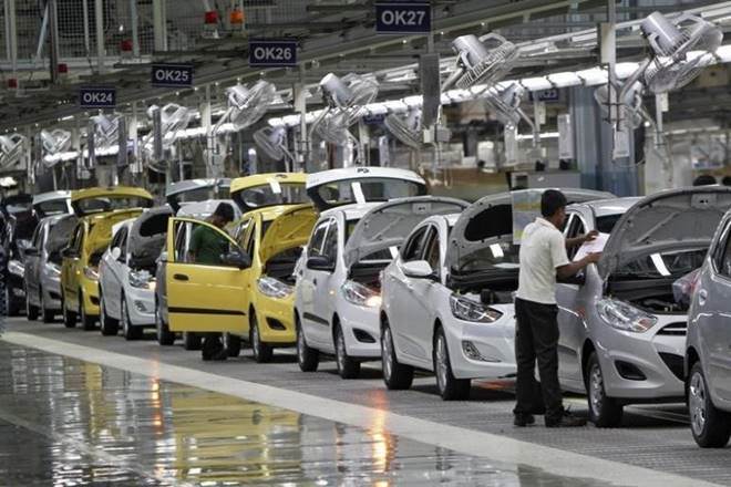 जुलाई में यात्री वाहनों की बिक्री में 19 साल की सबसे बड़ी गिरावट, नौकरियों पर संकट