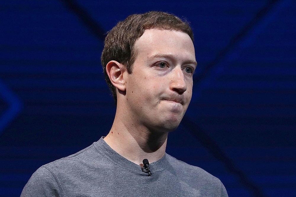 फेसबुक के निवेशकों की मांग, चेयरमैन पद से इस्तीफा दें मार्क जकरबर्ग