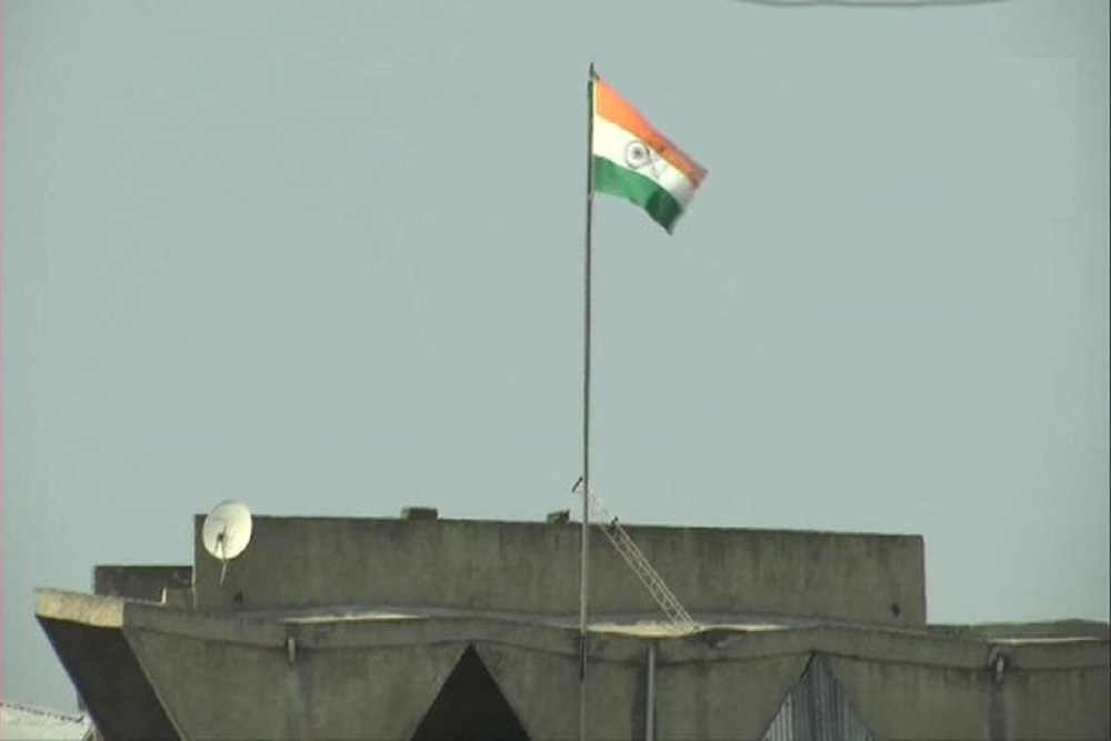 राज्य सचिवालय की बिल्डिंग से हटाया गया जम्मू-कश्मीर का झंडा, अब सिर्फ तिरंगा