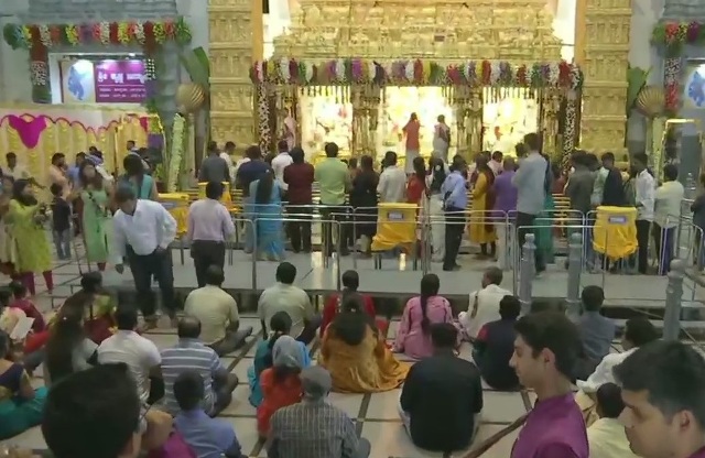 बेंगलूरू के इस्कॉन मंदिर में ऐसे मनाई जा रही जन्माष्टमी, कृष्ण दर्शन के लिए पहुंचे श्रद्धालु