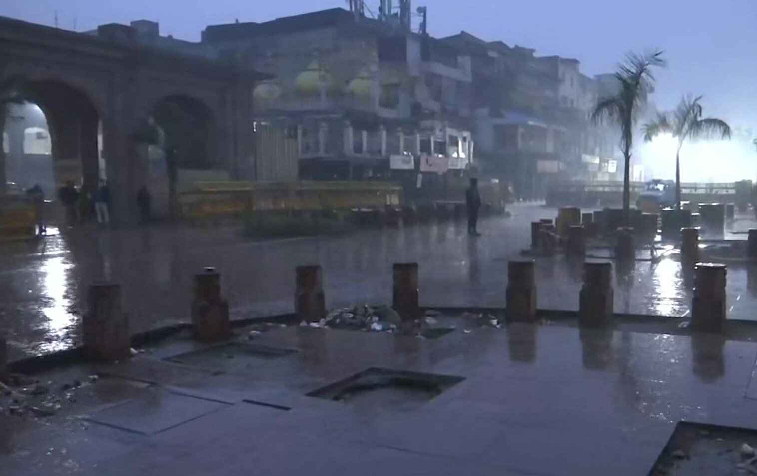 दिल्ली-एनसीआर में मानसून जैसी बारिश, यूपी-हरियाणा में मौसम विभाग का अलर्ट