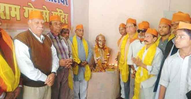 गोडसे मंदिर के विरोध में कांग्रेस का मौन प्रदर्शन, भाजपा ने सिंधिया पर कसा तंज