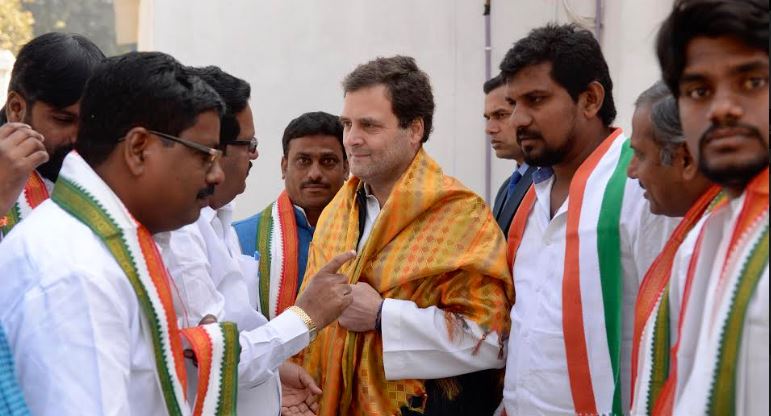 कांग्रेस मुख्यालय में देशभर के पार्टी नेताओं और आम लोगों से मिले राहुल गांधी