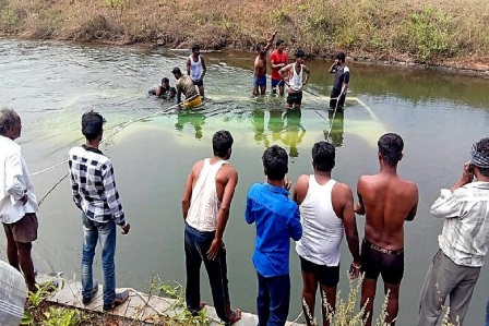 कर्नाटक: बस हादसे में 25 लोगों की मौत, सीएम कुमारस्वामी ने किया 5 लाख के मुआवजे का ऐलान