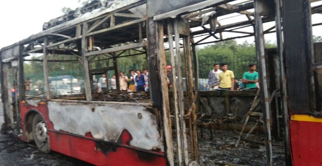 राम रहीम केस: दिल्ली तक पहुंची हिंसा, डेरा समर्थकों ने लगाई ट्रेन-बस में आग