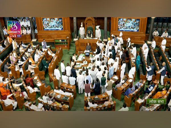 लगातार दूसरे दिन ठप रही संसद; राहुल के बयान को लेकर बीजेपी-कांग्रेस में घमासान तेज
