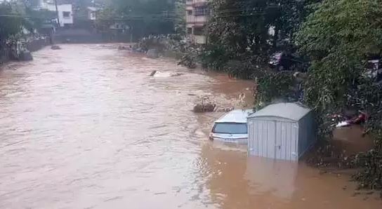पुणे में भारी बारिश के बीच स्कूल-कॉलेज बंद, अब तक 7 लोगों की मौत