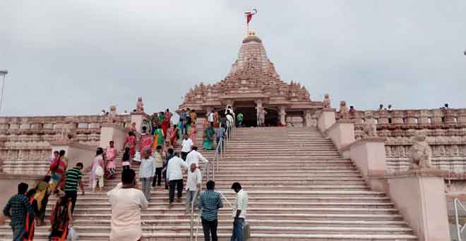 गुजरातः पहले चरण के मतदान से पहले पाटीदारों के मंदिर पर टिकी निगाहें