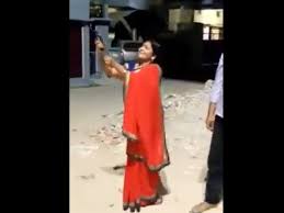 यूपी में भाजपा नेता मंजू तिवारी पर मामला दर्ज, पीएम की अपील पर दीप जलाने के बाद की थी फायरिंग