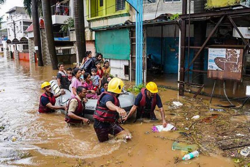 महाराष्ट्र में बारिश का कहर: अब तक 112 लोगों की मौत, 1,35,313 लोगों को सुरक्षित स्थानों पर पहुंचाया गया