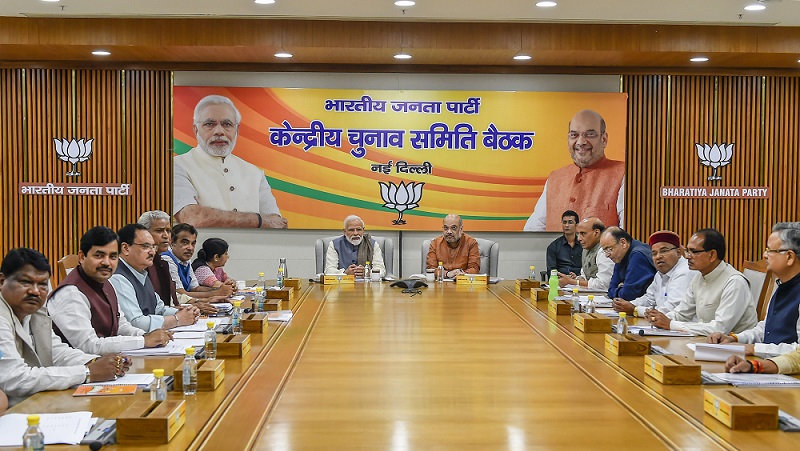 भाजपा मुख्यालय में  केंद्रीय चुनाव समिति की बैठक के दौरान प्रधानमंत्री नरेंद्र मोदी, पार्टी अध्यक्ष अमित शाह और अन्य वरिष्ठ नेता