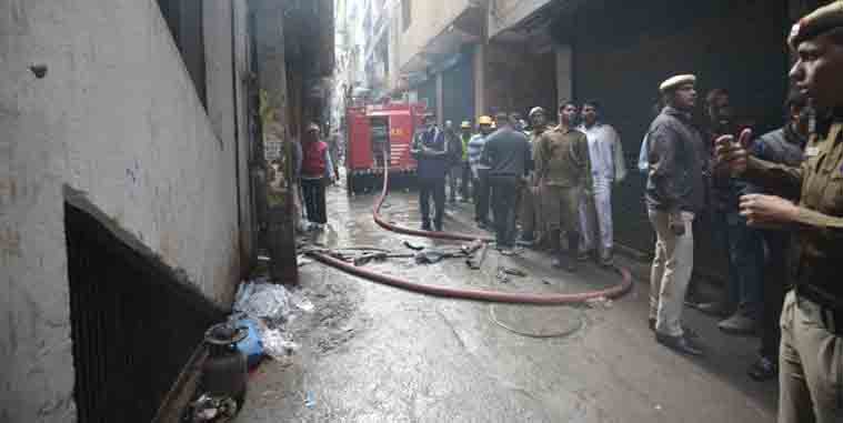 दिल्ली अग्निकांड के मामले में भवन स्वामी और मैनेजर गिरफ्तार, अवैध रूप से चल रही थी फैक्ट्री