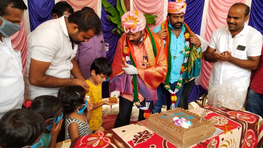 कर्नाटक: बीजेपी विधायक ने लॉकडाउन के बीच मनाया जन्मदिन, 100 से ज्यादा लोग हुए थे शामिल