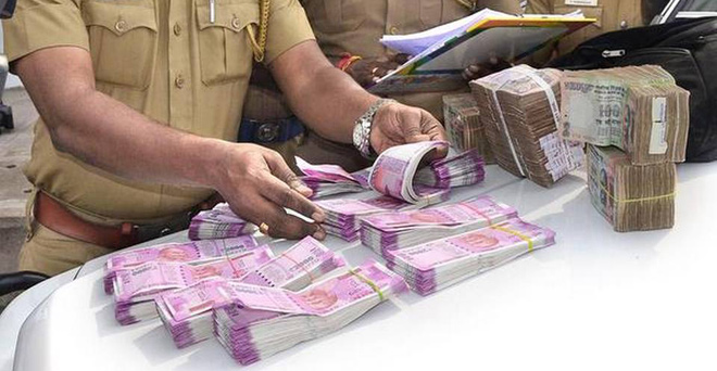 नोटबंदी से आए 'अच्‍छे दिन', भाजपा नेता के पास से 2000 रुपए के 926 नोट जब्‍त