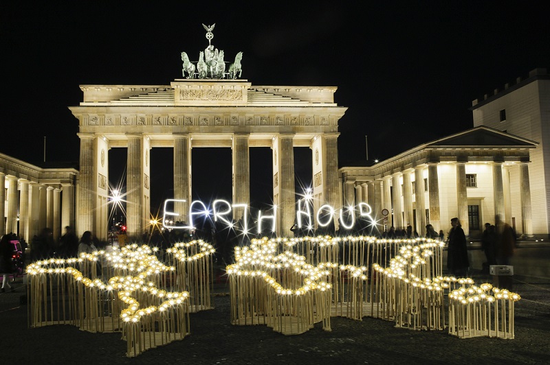 बिजली बचाने की मुहिम अर्थ आवर में शामिल हुए लाखों लोग, बर्लिन स्थित ब्रांडेनबर्ग गेट का नजारा
