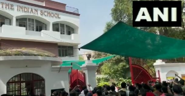 दिल्ली के स्कूल में बम की खबर से मचा हड़कंप, खाली कराया गया स्कूल, बम निरोधक दस्ता मौजूद