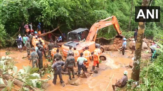 केरलः तबाही बनकर आई बारिश और बाढ़ ने ली अब तक 26 की जान, अमित शाह ने दिया केंद्र की हर संभव मदद का आश्वासन