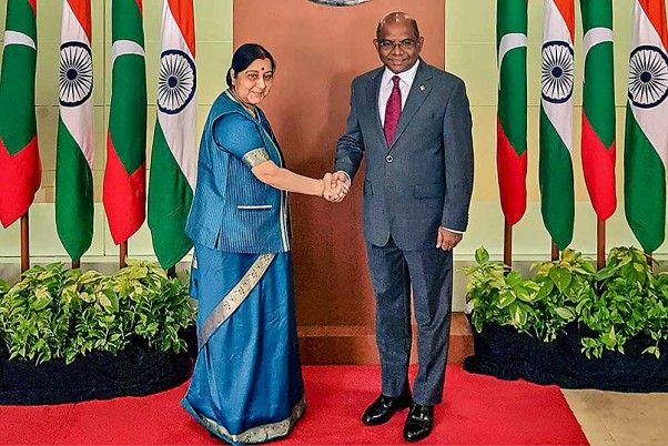 विदेश मंत्री सुषमा स्वराज ने अपनी यात्रा के पहले दिन मालदीव में अपने समकक्ष अब्दुल्ला शाहिद के साथ की बातचीत