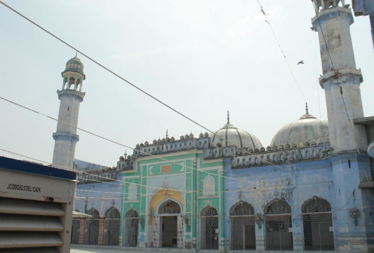 मस्जिद में हनुमान चालीसा की अनुमति देने वाले इमाम को हटाया गया, कहा था- किसी भी जुबान में हो सकती इबादत