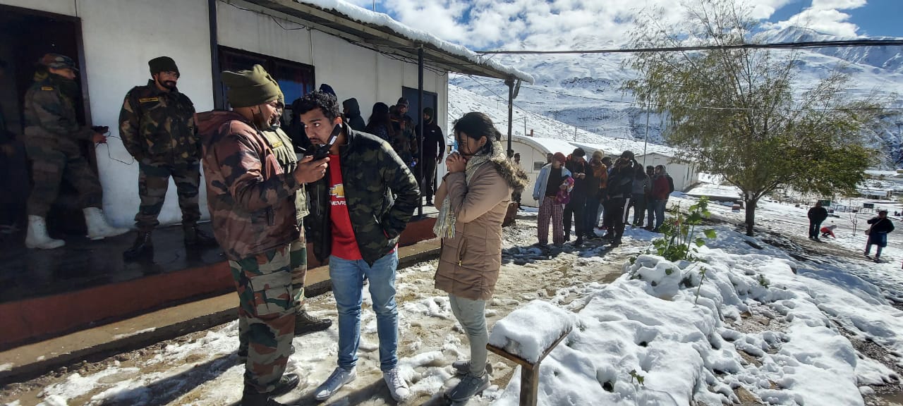 हिमाचल प्रदेशः सेना ने 205 लोगों को किया रेस्क्यू, जनजातीय क्षेत्र पूह से काजा मार्ग फंसे थे यह टूरिस्ट