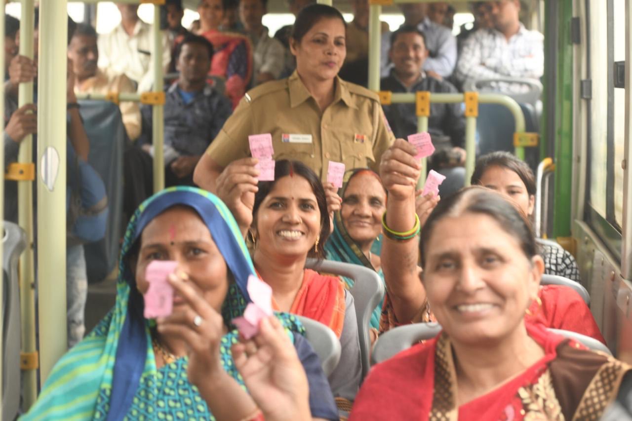 दिल्ली में डीटीसी बसों में आज से महिलाओं का सफर फ्री, सुरक्षा के लिए 13 हजार मार्शल तैनात