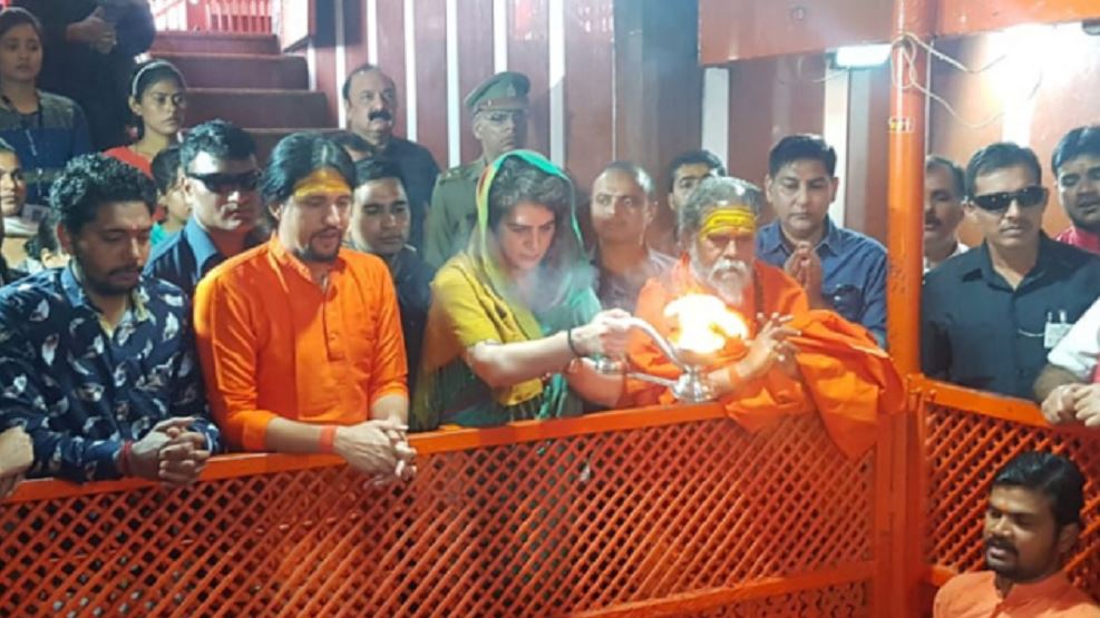 संगम तट पर पूजा-अर्चना के बाद बड़े हनुमान के दरबार में पहुंचीं प्रियंका गांधी