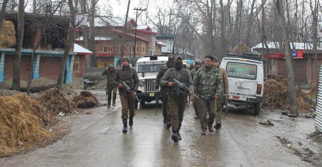 जम्मू-कश्मीर में मुठभेड़, हिजबुल मुजाहिदीन के दो शीर्ष आतंकवादी ढेर