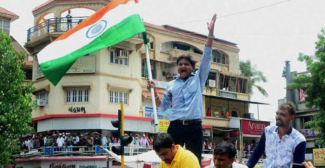 तिरंगे का अपमान करने के मामले में हार्दिक गिरफ्तार