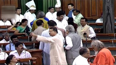 संसद में मणिपुर हिंसा को लेकर फिर हंगामा, लोकसभा की कार्यवाही 2 बजे तक के लिए स्थगित