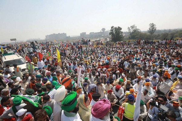 आंदोलनरत किसानों की घटती संख्या के चलते केंद्र पर दबाव घटा, बातचीत भी बंद