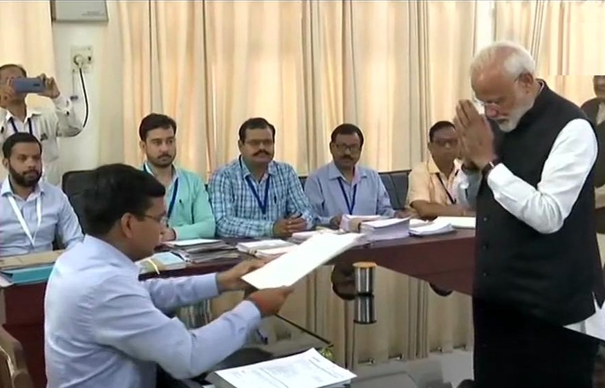 वाराणसी लोकसभा सीट से प्रधानमंत्री नरेंद्र मोदी ने शुक्रवार को दाखिल किया नामांकन