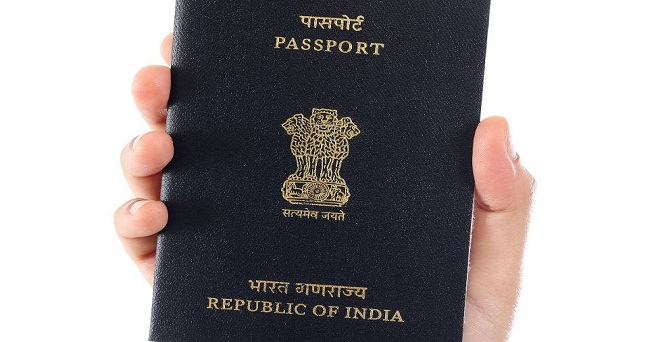 अब अंग्रेजी के साथ हिंदी में भी होंगे पासपोर्ट, फीस में 10 फीसदी की कटौती