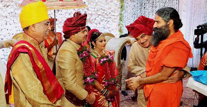 गडकरी की बेटी की शादी के लिए ढाई लाख का कानून क्‍यों नहीं : कांग्रेस