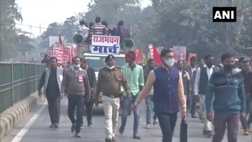 किसान आंदोलन: पटना में पुलिस ने प्रदर्शनकारियों के मार्च को रोका, तीखी झड़प के बाद लाठीचार्ज
