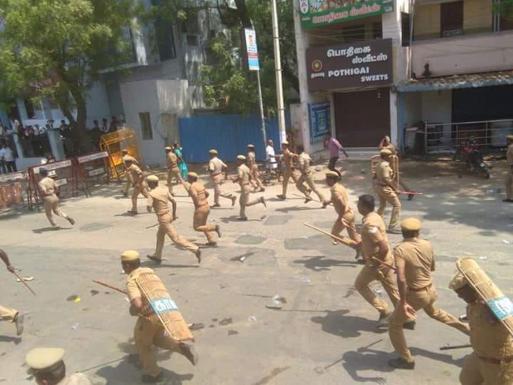 तमिलनाडु: प्रदर्शनकारियों पर पुलिस की गोलीबारी में 11 लोगों की मौत