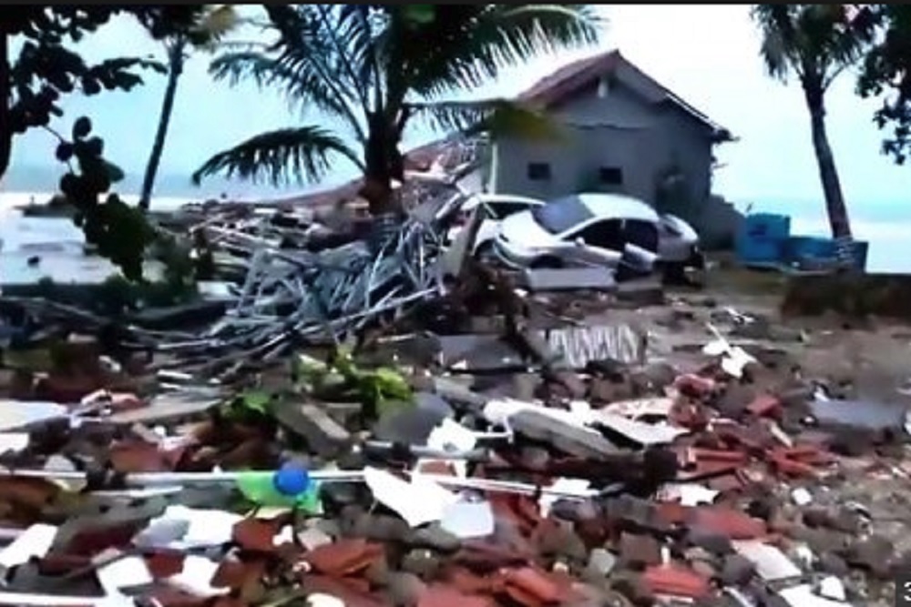 इंडोनेशिया में सुनामी का कहर, 373 लोगों की मौत, 1400 लोग घायल