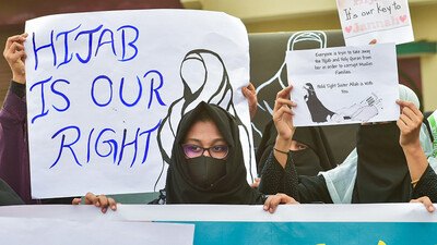कर्नाटक हिजाब विवाद: शहर के कई हिस्सों में फैली हिंसा, धारा 144 लागू