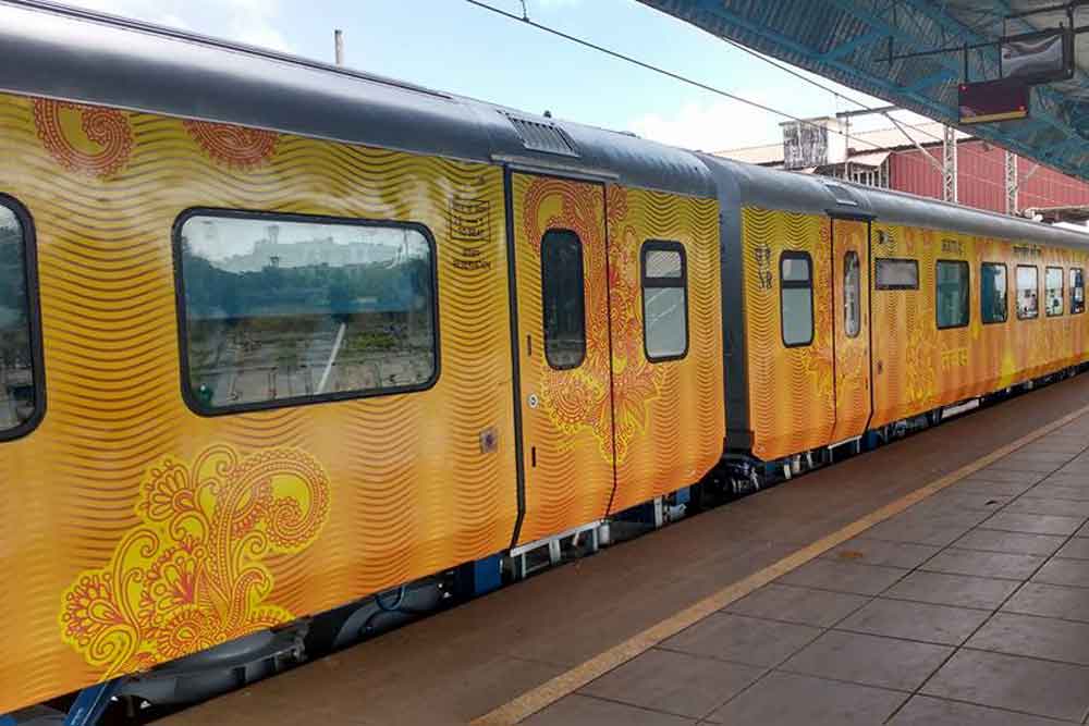 दिल्ली-लखनऊ तेजस ट्रेन में 25 लाख तक का मुफ्त रेल यात्रा बीमा