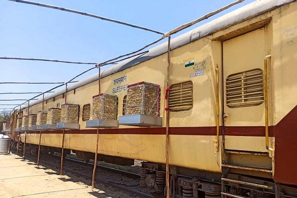 मध्यप्रदेश और महाराष्ट्र में उपयोग के लिए भारतीय रेलवे ने बनाए 22 कोविड केयर कोच